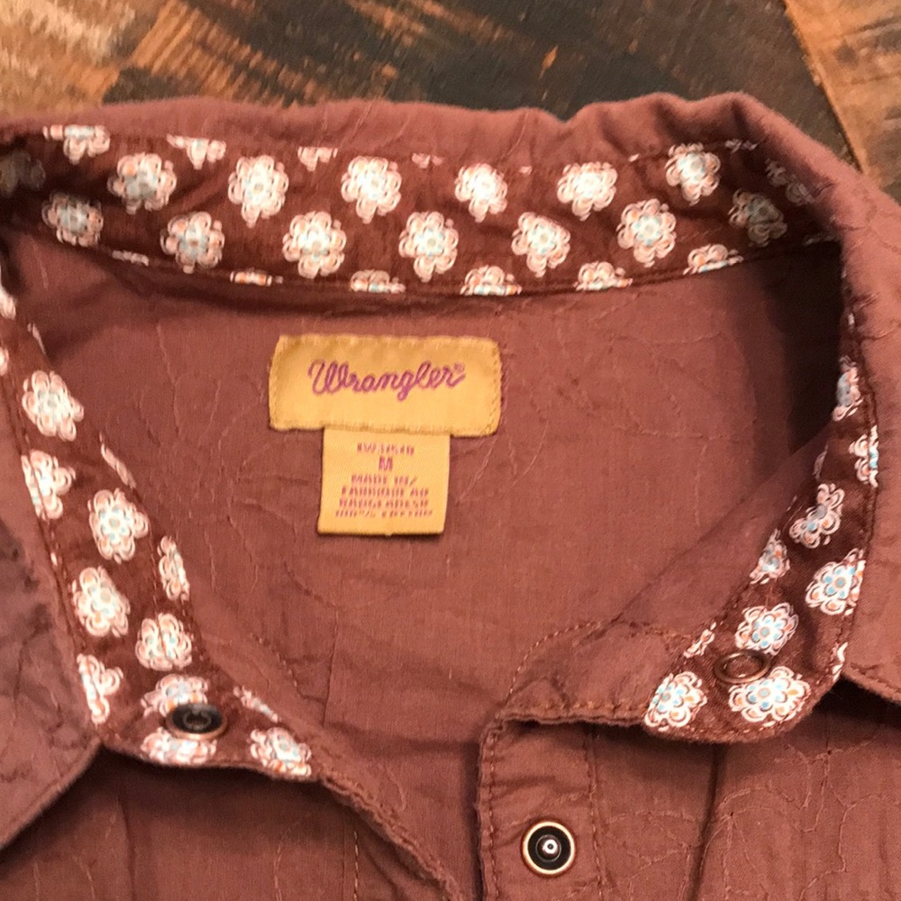 Wrangler button down blouse size Med